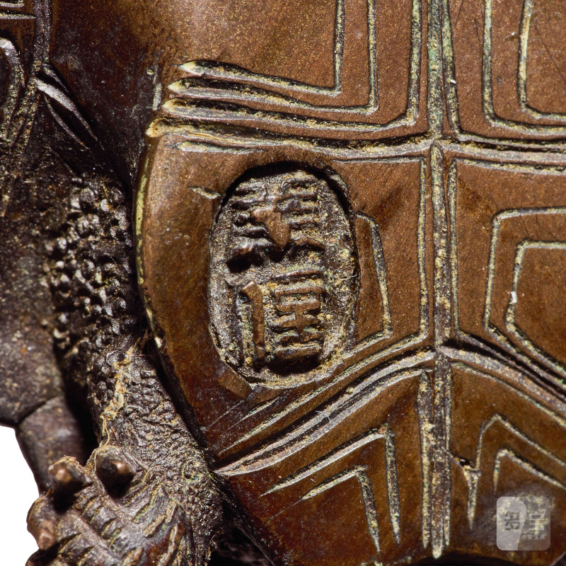 十九/二十世紀早期 銅、木、鹿角置物及根付 | A COLLECTION OF BRONZE, WOOD AND STAG ANTLER OKIMONO AND NETSUKE DEPICTING ANIMALS - 图3